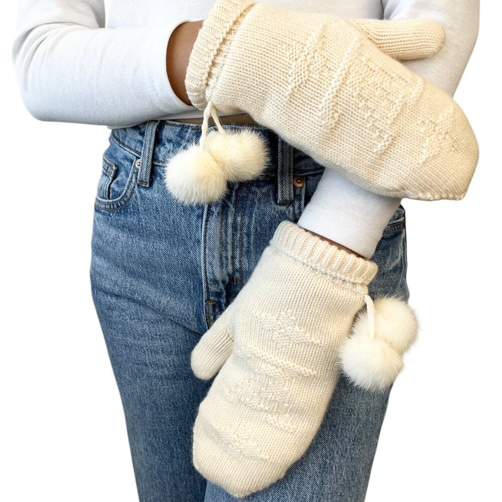 LOUIS VUITTON Vintage LV Logo Knit Gloves Mink Pompons  Cream Cashmere [103888] - Picture 2 of 10